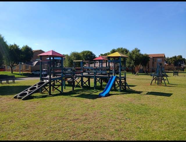 2 BEDROOM APARTMENT FOR SALE IN PROTEA GLEN